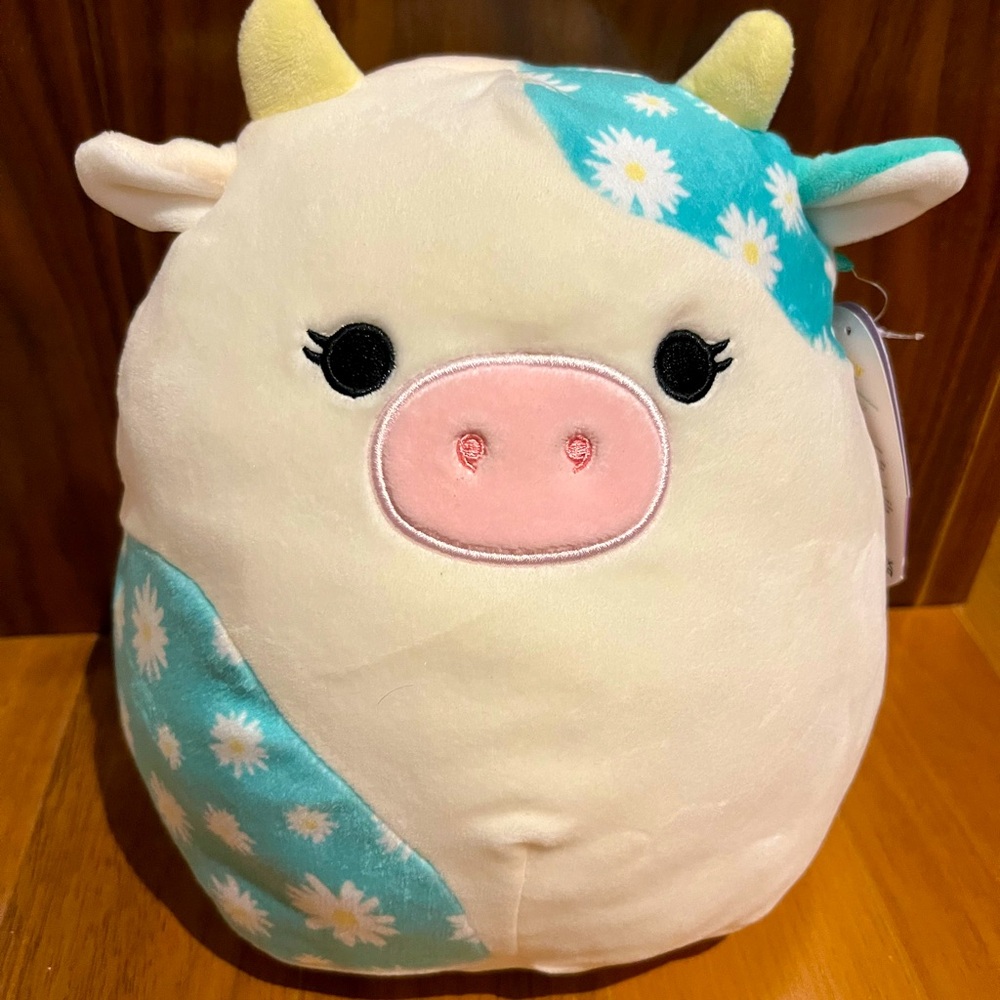Belana Cow with large flowers Squishmallow NWT 8”